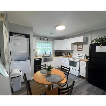 Private 1 Bedroom Duplex Apt Pet Friendly Wifi Parking 10 Min To Downtown